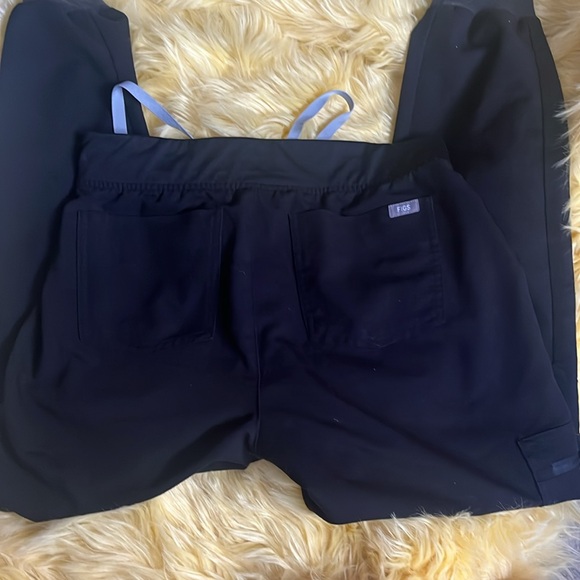 FIGS Zamora black jogger scrub pants - Picture 5 of 5